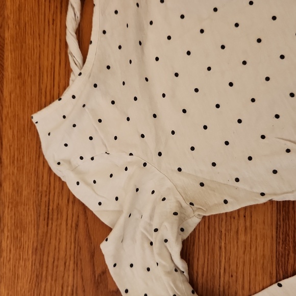 Old Navy polka dotted top with twist back detail, size medium - Picture 2 of 5